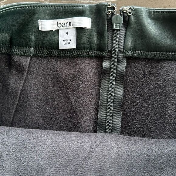 Bar lll Women’s Size 4 Green Faux Vegan Leather Mini Skirt Silver-Tone Rivets - Picture 12 of 12